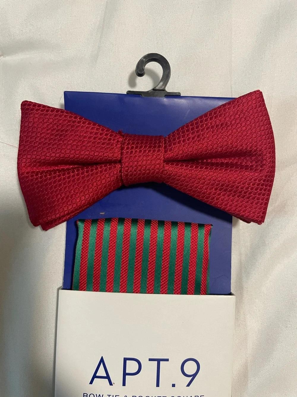 🎩NWT Apt. 9 Red Bow Tie with Green and Red Stripe Pocket Square